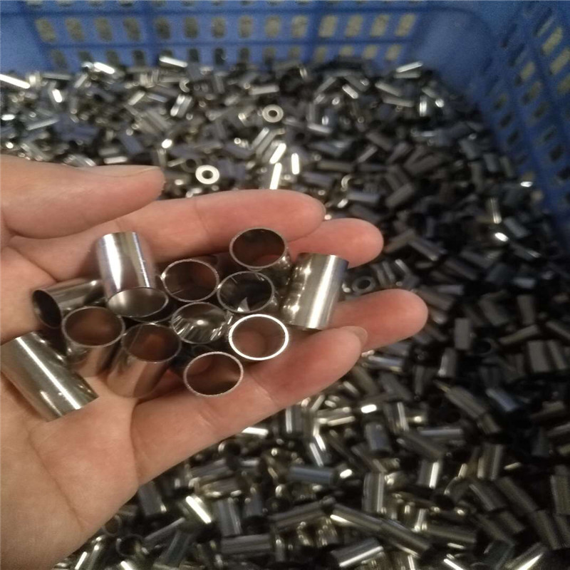 well cut short stainless steel pipe